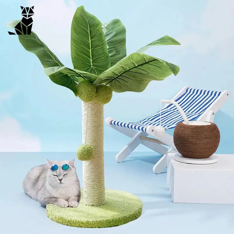 Chat assis sur l’arbre à chat design Feline Elegance™ | arbre à chat parfait pour les félins qui se prélassent